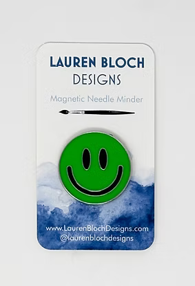 GREEN SMILEY FACE NEEDLEMINDER